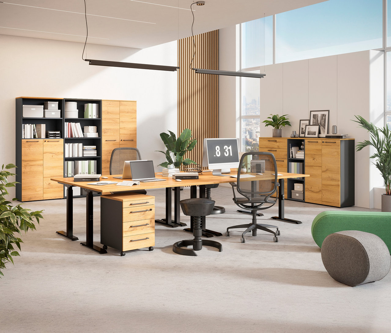 Ein Büro zeigt einen großen Aktenschrank »Agenda« mit zwei offenen Fächern und zwei Türen.