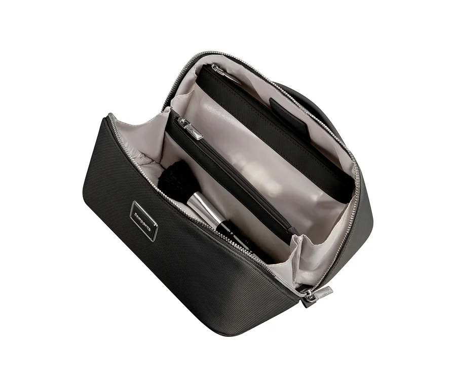 Offenes schwarzes Samsonite IMAGE Toilet Kit Beautycase mit hellem Innenfutter und einem Make-up-Pinsel darin.