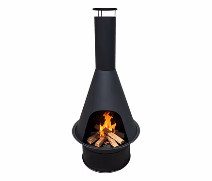 Schwarzer Stahl-Terrassenofen mit brennendem Feuer.