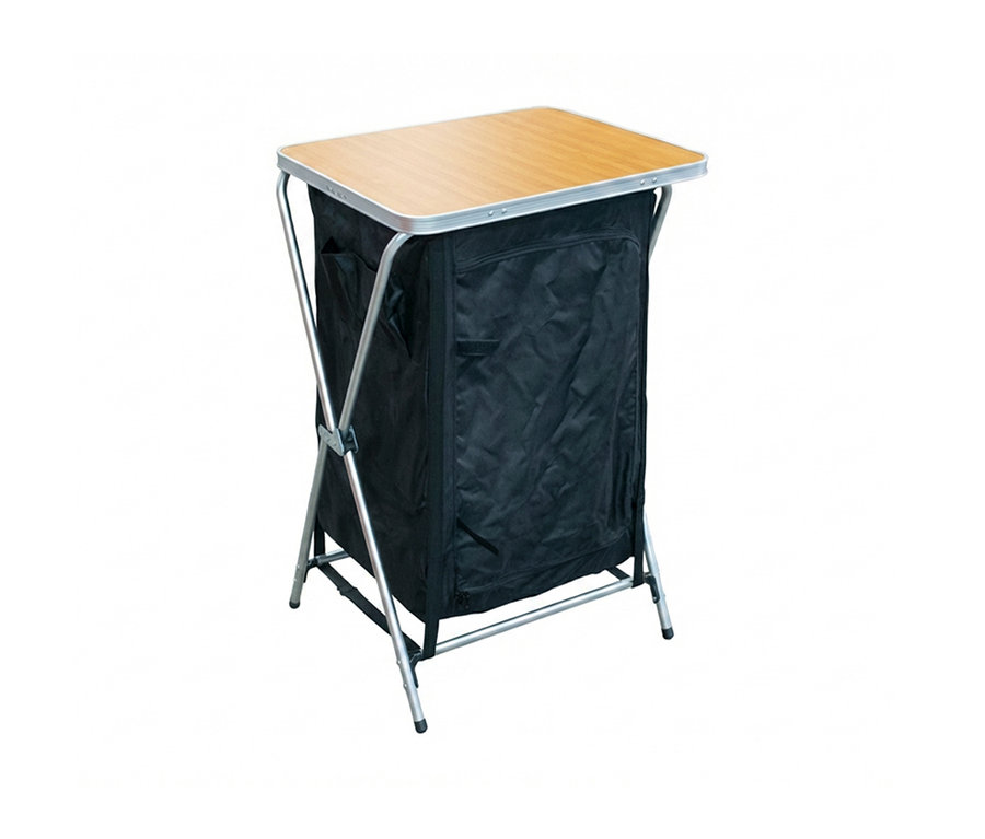 Faltbarer Campingtisch mit Stauraum, mit heller Holzplatte und schwarzem Stofffach.