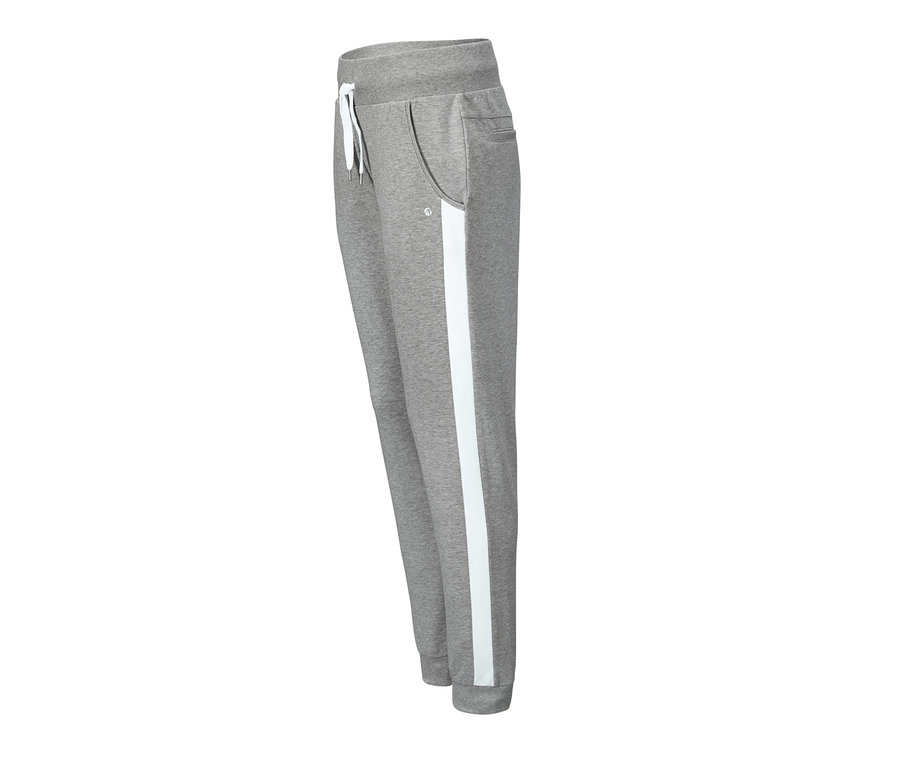 Graue Sweathose mit weißem Streifen an der Seite.