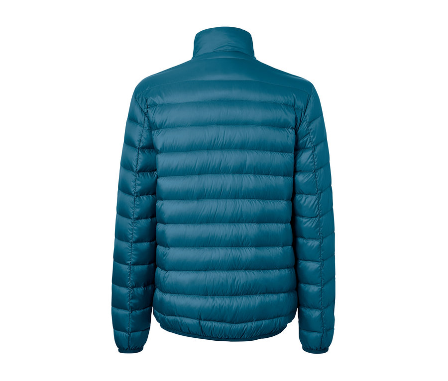 Blaue Daunenjacke.
