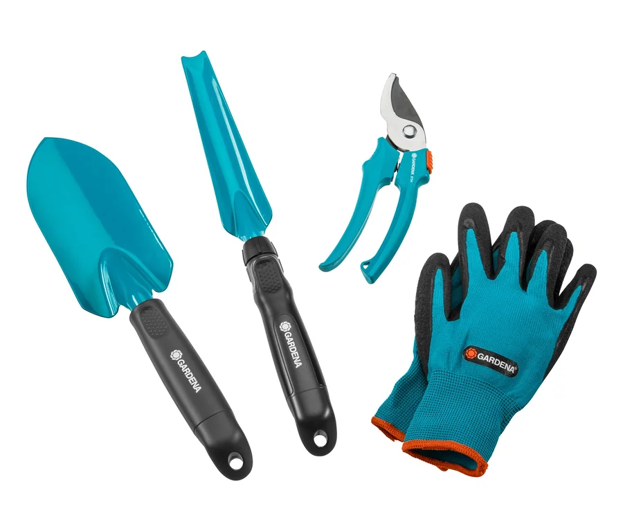 GARDENA »Grundausstattung Kleingeräte«: Gartenschaufel, Pflanzkelle, Gartenschere und Gartenhandschuhe in Türkis und Schwarz.