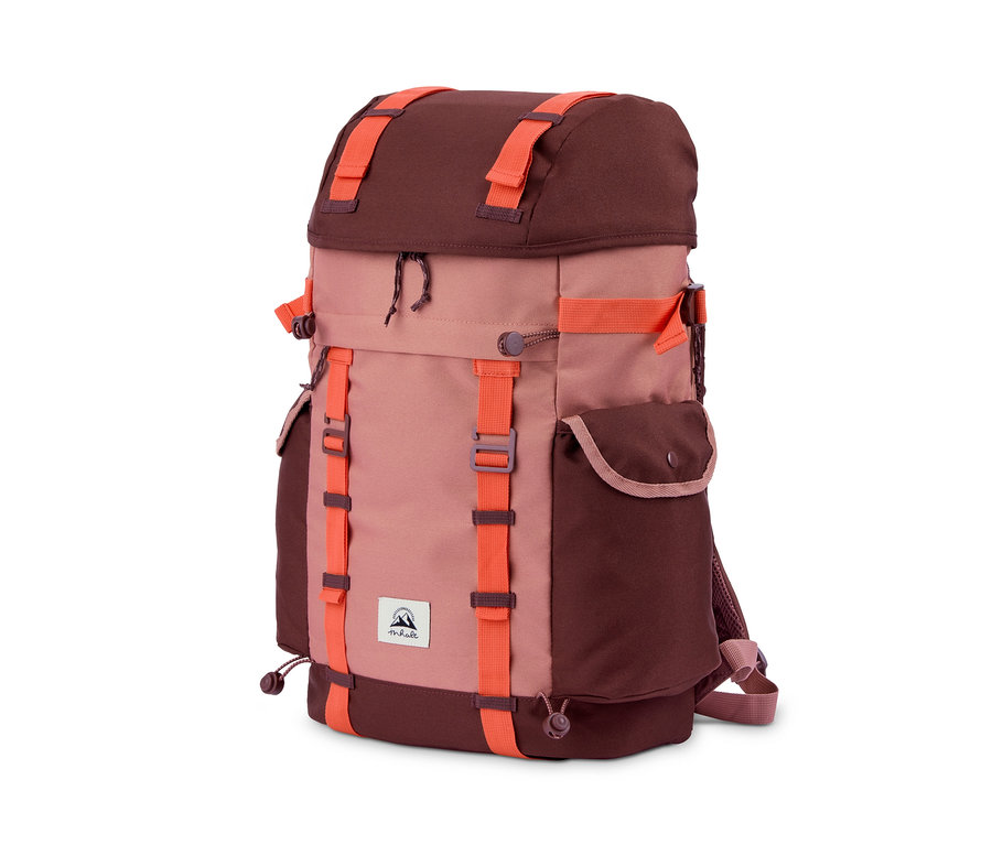 Ein braun-rosa Outdoor-Rucksack mit orangefarbenen Riemen.