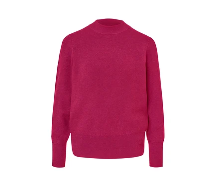 Himbeerroter Feinstrickpullover.