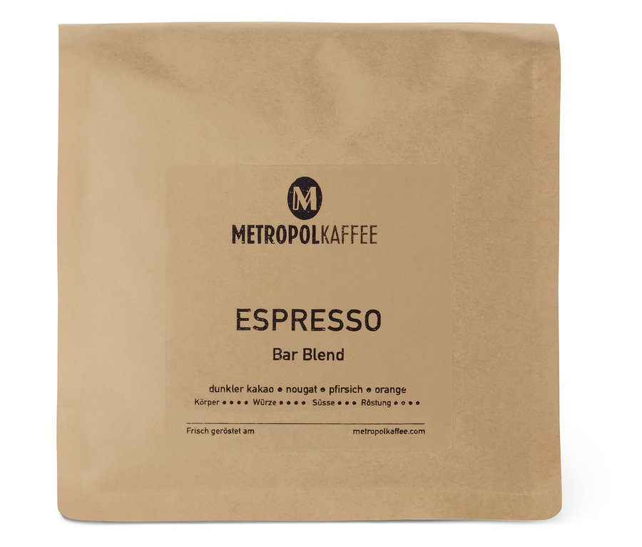 Eine Packung METROPOL KAFFEE - Espresso - 500 g Ganze Bohne. Braune Verpackung mit Aufschrift.