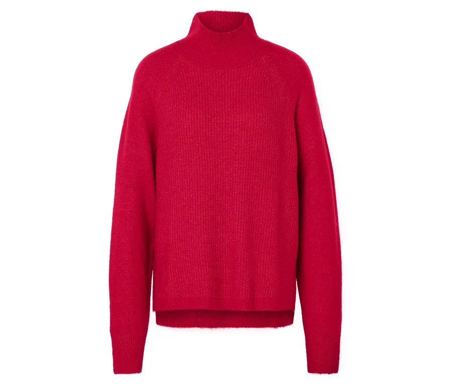 Detailansicht eines roten Rollkragenpullovers.