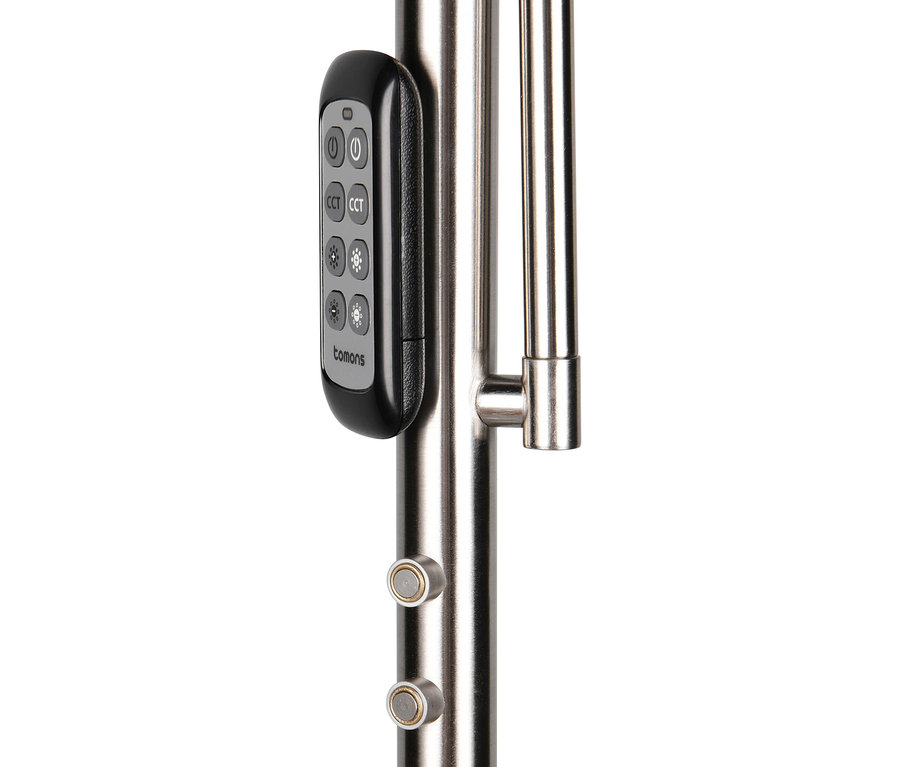 Detail der Trio Stehleuchte »Palermo« in Nickelfarbe mit Fernbedienung.