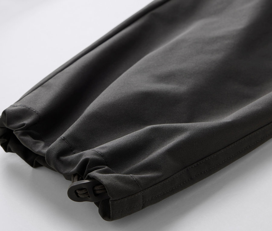 Detailaufnahme vom Beinabschluss der 2-in-1-Funktionshose.