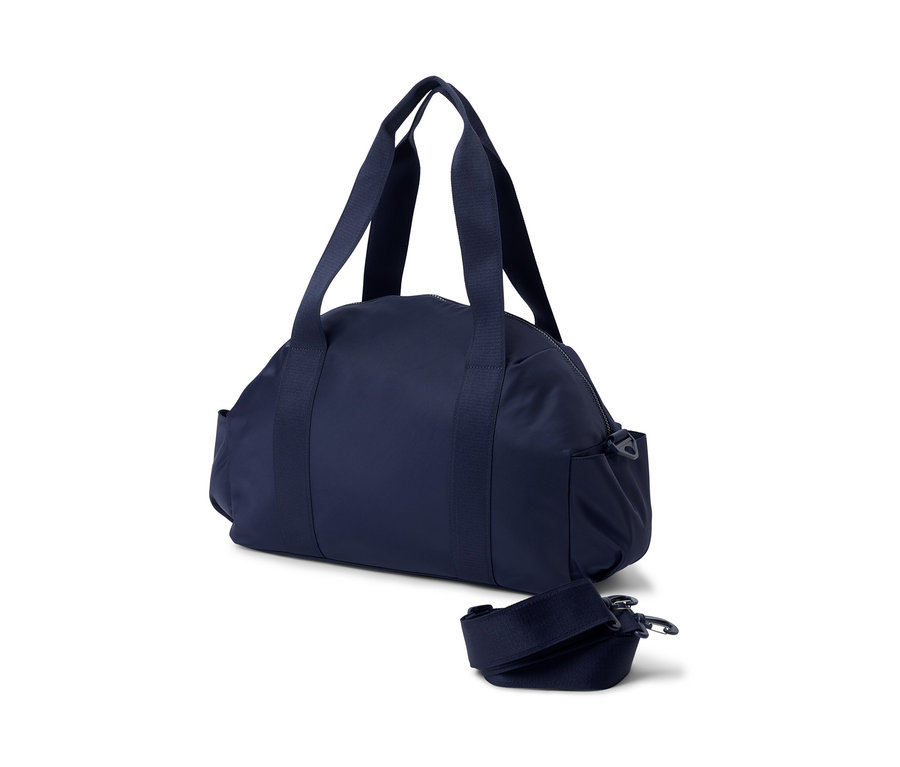 Marineblaue Sporttasche mit Tragegriffen und Schultergurt.