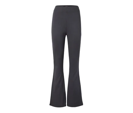 Ausgestellte Leggings auf weißem Hintergrund.