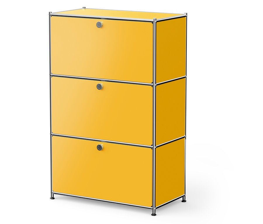 Gelber Schrank mit drei Fächern und silbernem Rahmen auf weißem Hintergrund.