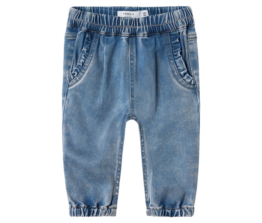 Die blaue Baby-Jeans von NAME IT liegt flach auf dem Rücken.