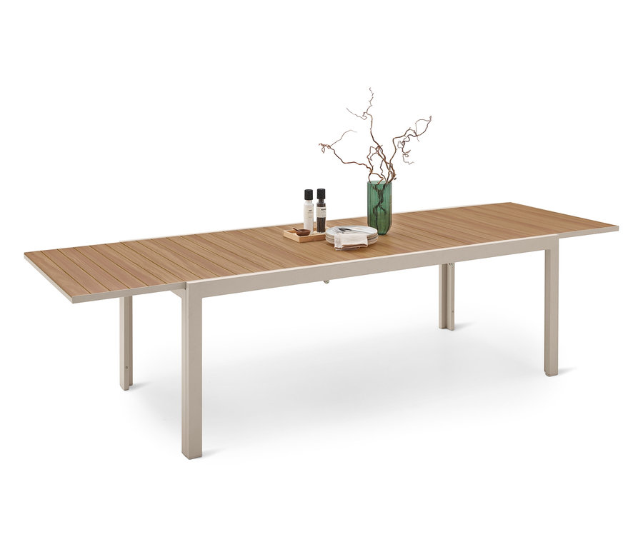 Esstisch mit Holzplatte, hellgrauem Rahmen und Tischdekoration mit Vase und Gewürzen.