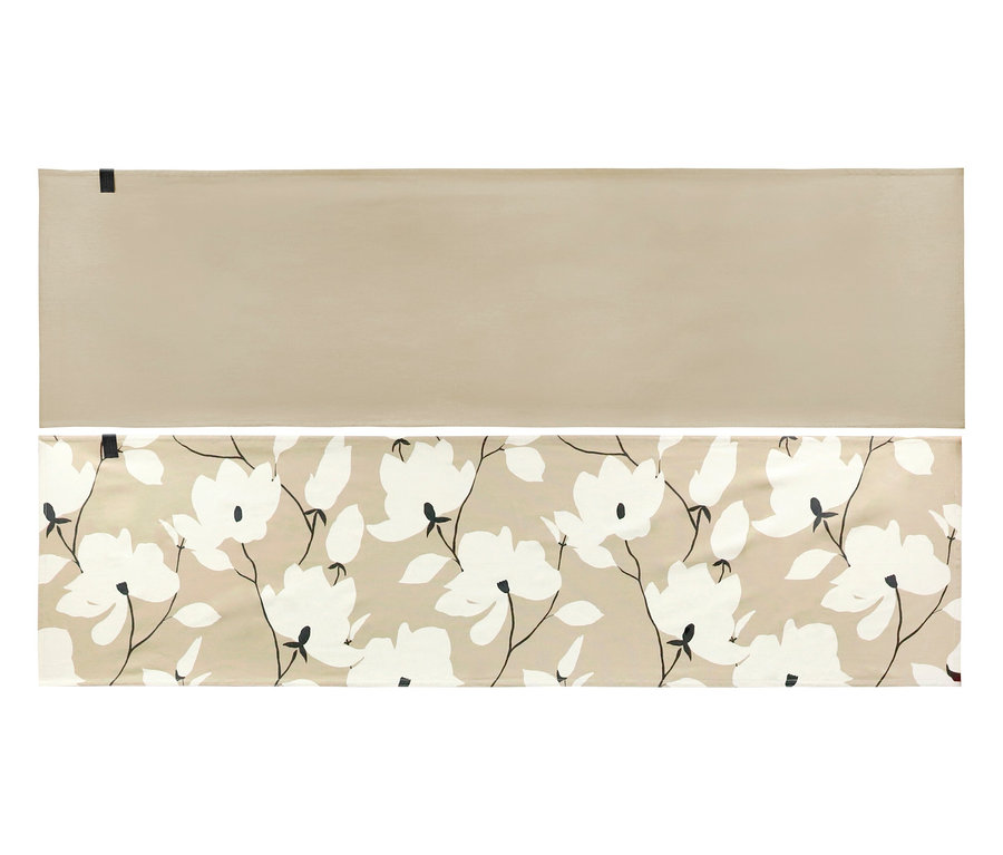 Zwei rechteckige Stoffmuster, eines einfarbig beige und eines beige mit weißem Blumenmuster, sind vertikal übereinander angeordnet.