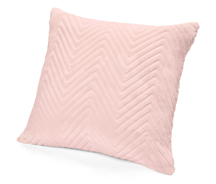 Ein rosa Dekokissen mit Fischgrätenmuster auf weißem Hintergrund.