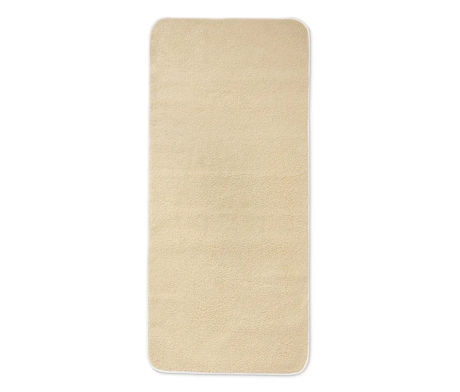 Beige Schurwoll-Yogamatte mit weißer Umrandung.