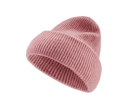 Rosé Strickmütze mit Wolle.