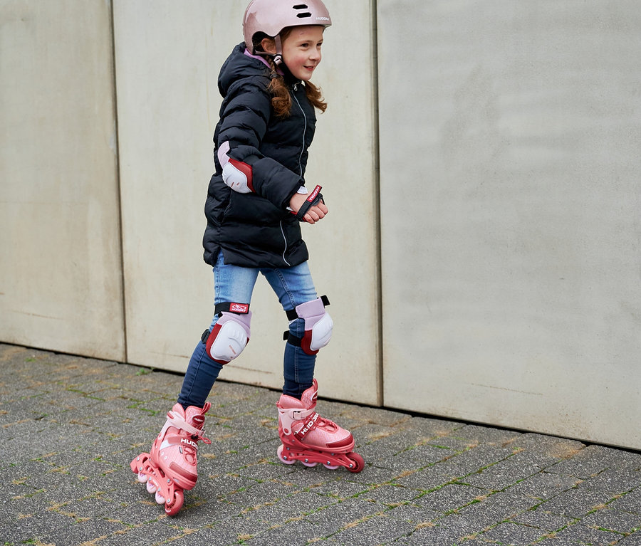 Mädchen fährt mit HUDORA Inline Skates »Mia 2.0«.