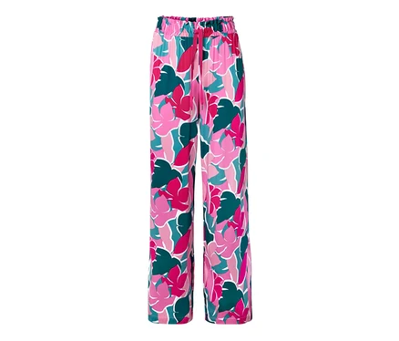 Eine Relaxhose mit Blumenmuster.