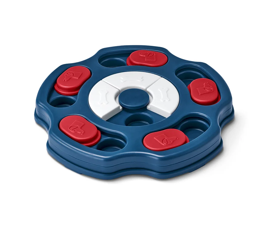 Das Hunde-Intelligenzspielzeug hat ein blaues, kreisförmiges Tablett mit roten und weißen, abnehmbaren Elementen.