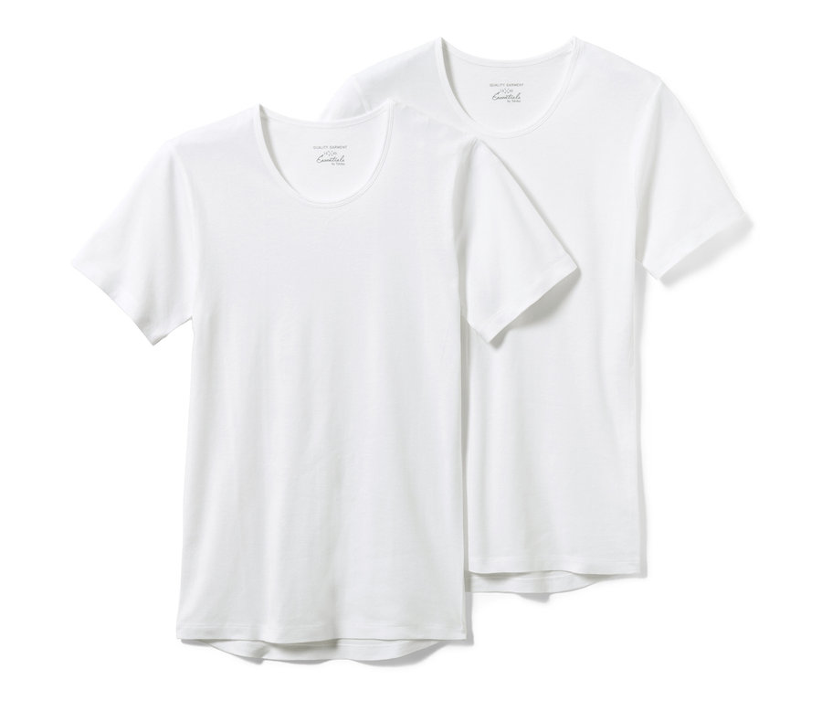 Zwei weiße Qualitäts-Feinripp-Unterhemden liegen übereinander.