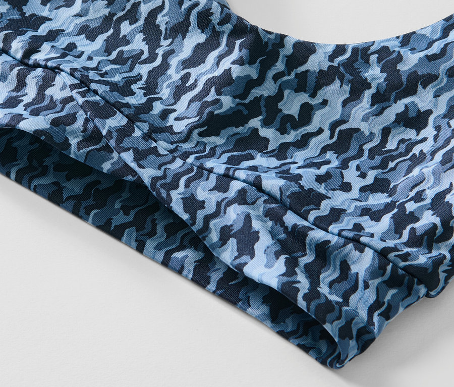 Detailaufnahme eines Sport-Bustiers mit Alloverprint.