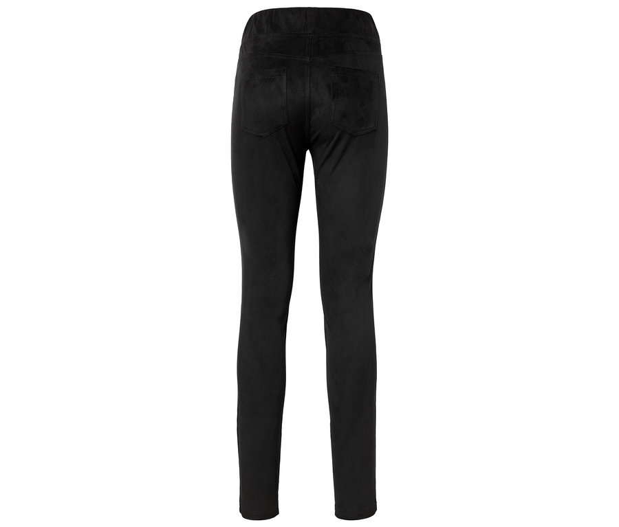 Schwarze Leggings mit Gesäßtaschen.