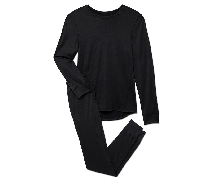 Schwarzes Thermounterwäsche-Set mit langärmligem Oberteil und Hose.