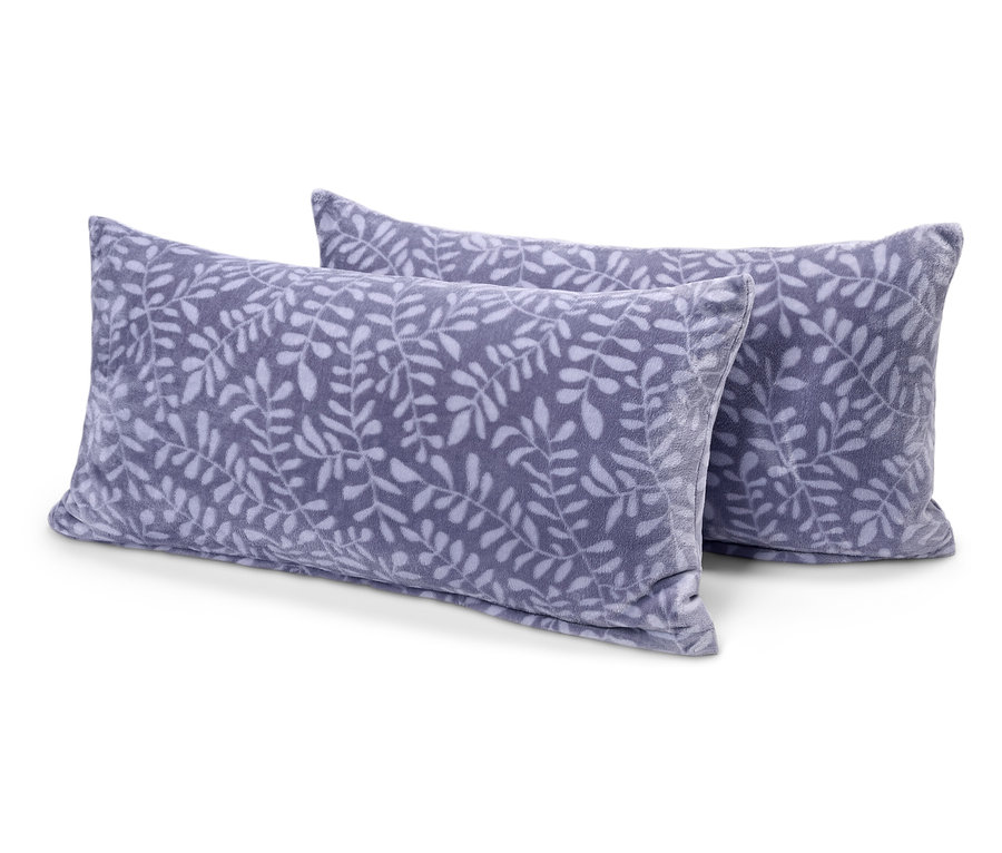 Zwei rechteckige Kissen mit Blumenmuster in Grautönen.