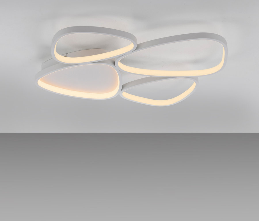 Nahaufnahme der weißen SCHÖNER WOHNEN-Kollektion Deckenleuchte »Pebbles«, kurz, an einer weißen Decke.