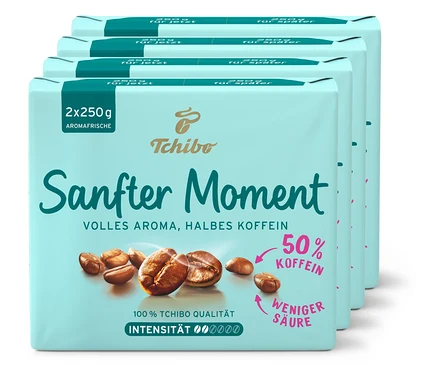 Packungen von Tchibo Sanfter Moment gemahlener Kaffee mit 50% Koffeingehalt.