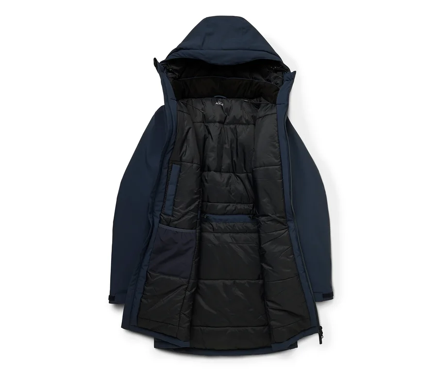Dunkelblauer Winterparka flach ausgebreitet, geöffnet, um sein schwarzes Steppfutter und die Kapuze zu zeigen.