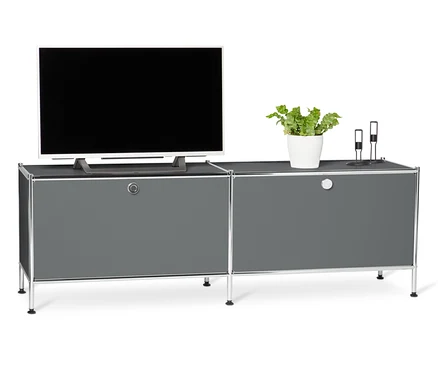 Fernseher steht auf grauem Lowboard Metall »CN3« mit Klappenfächern.