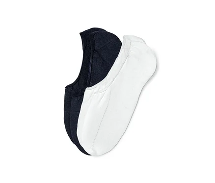 Zwei Paar warme Sneaker-Füßlinge, eines dunkelblau, eines weiß.
