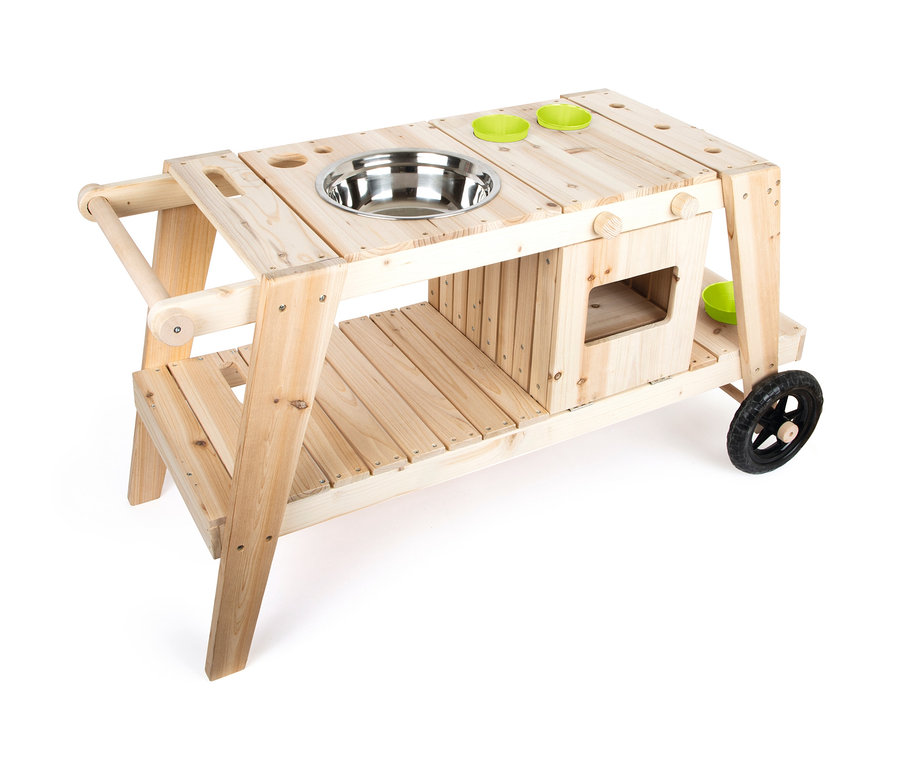 small foot Matschküche: Eine Matschküche aus Holz mit einer Edelstahlschüssel und grünen Schüsseln.