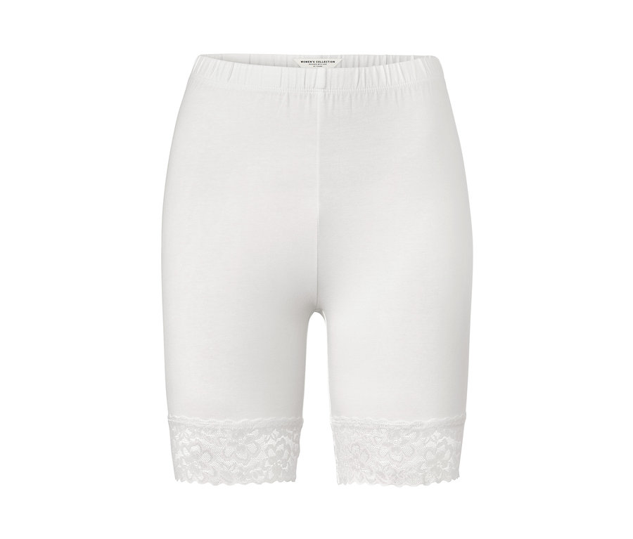 Weiße Radlershorts mit Spitzenborte.