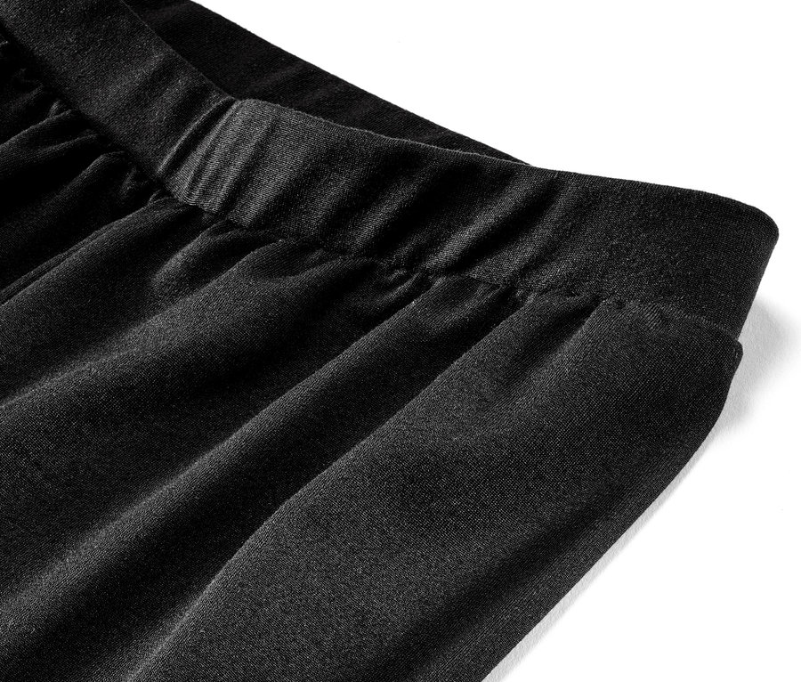 Detailaufnahme einer weiten Sporthosen.