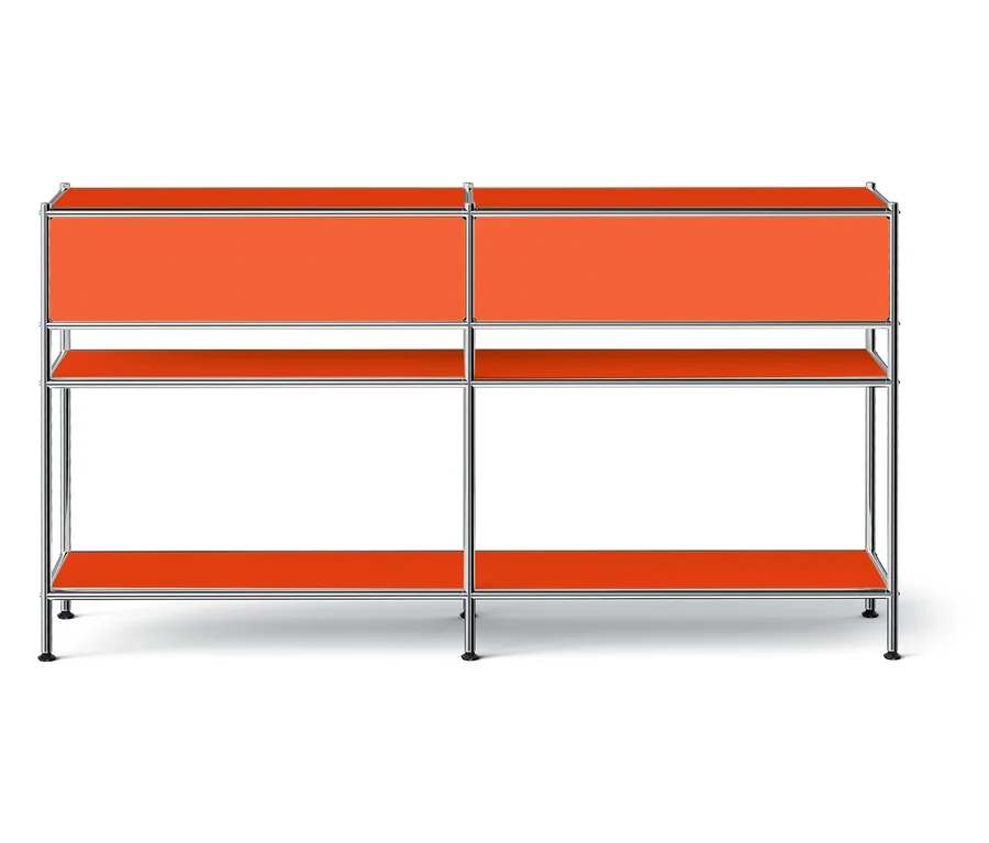Ein oranges modulares Regal mit silbernem Rahmen und zwei Regalböden.