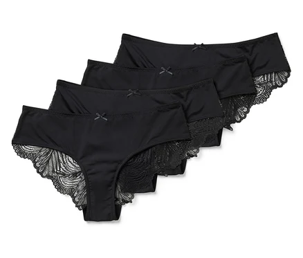Vier schwarze Brazilslips mit Spitze und kleinen Schleifen, diagonal angeordnet.