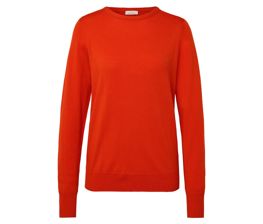Orangefarbener Pullover mit langen Ärmeln.