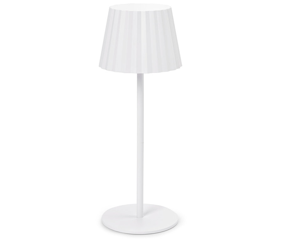 Eine weiße Lampe mit plissiertem Lampenschirm steht vor einem weißen Hintergrund.