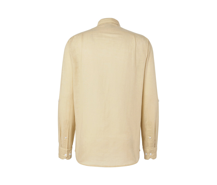 Ein gelbes Leinenhemd mit langen Ärmeln, von hinten gesehen.