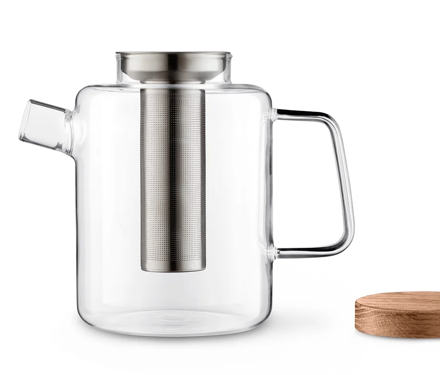Teekanne mit Holzdeckel.