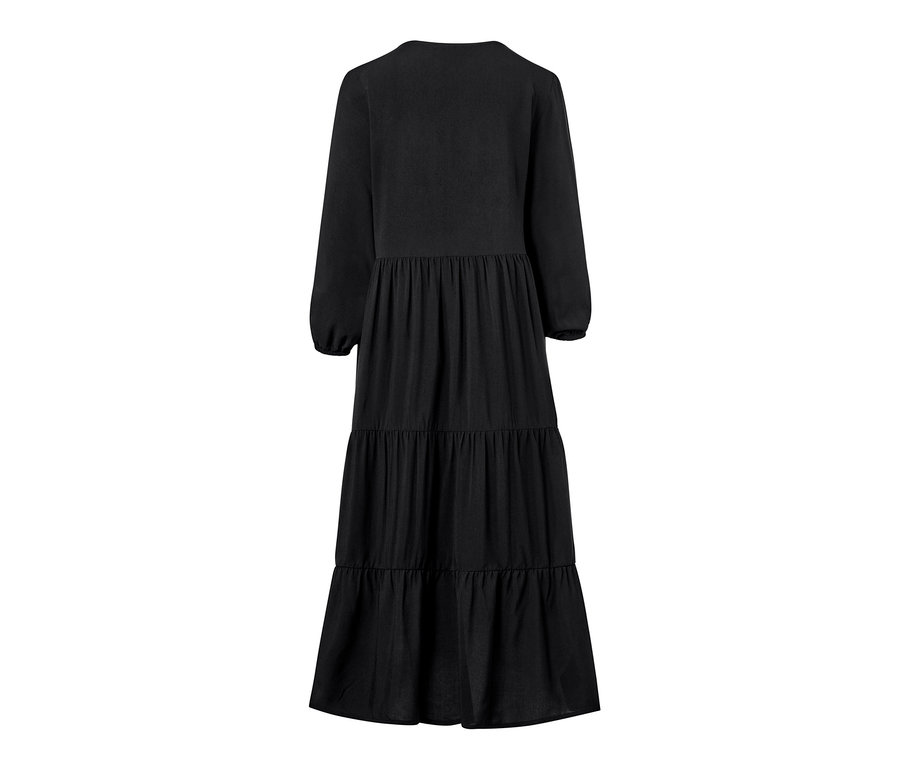 Schwarzes Midi-Kleid mit langen Ärmeln.