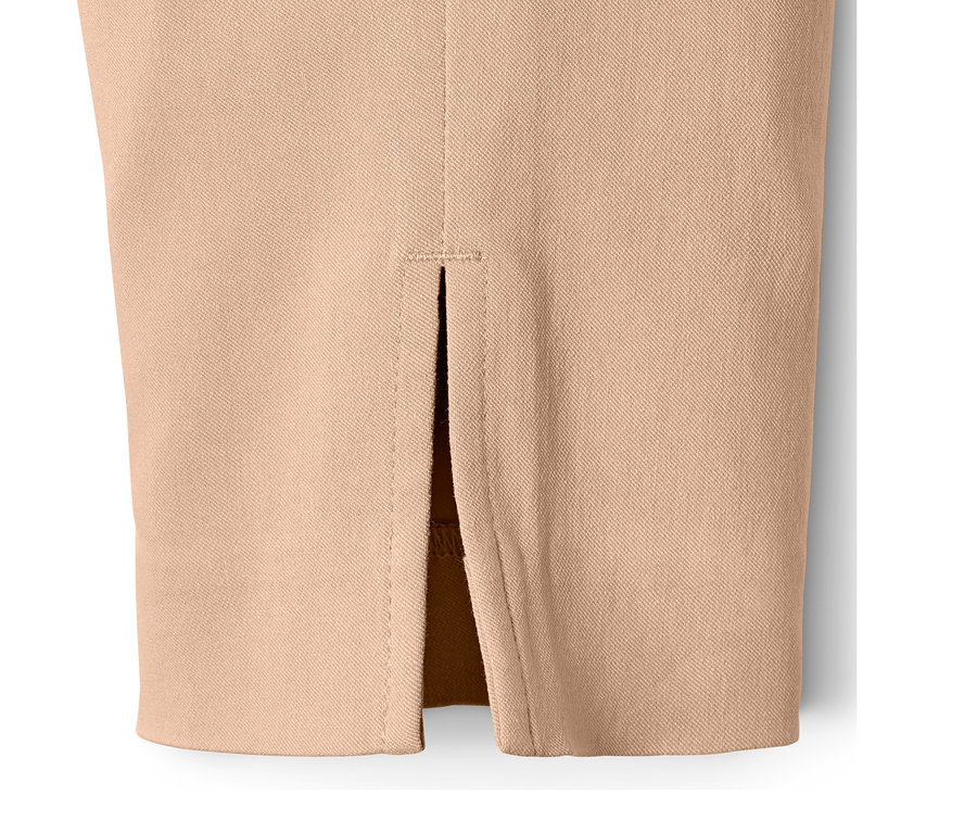 Detailansicht einer beigen Stretchhose.