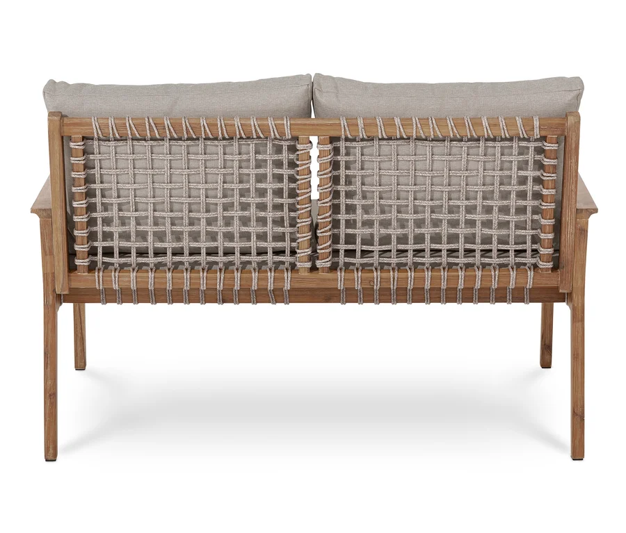 Rückansicht eines Lounge-Sets mit Textilgeflecht und beigen Kissen.
