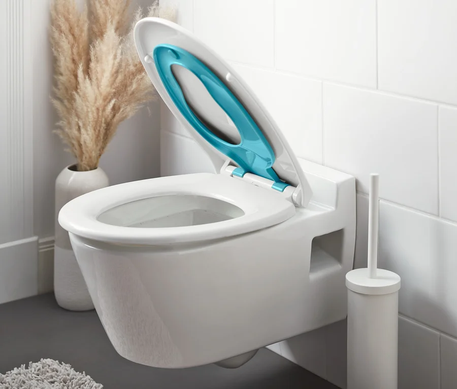 Weisse Toilette mit geöffnetem WC-Sitz »Family« mit Absenkautomatik.