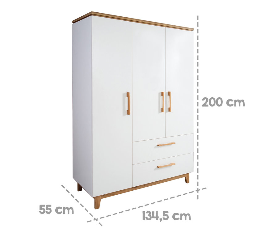Weißer, dreitüriger roba »Finn« Kleiderschrank mit Holzdetails und zwei Schubladen.