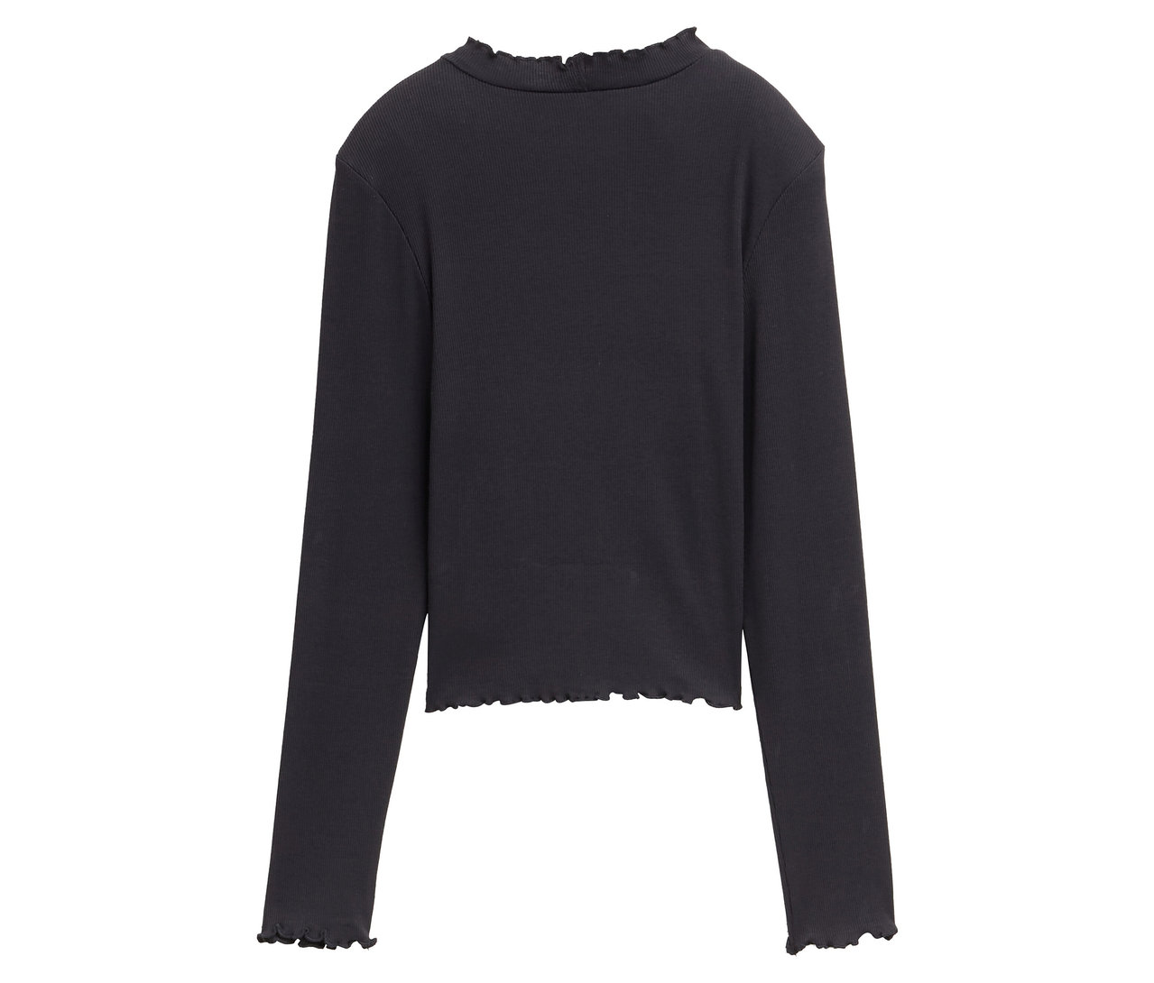 Schwarzes Langarmshirt mit Rüschenbesatz.